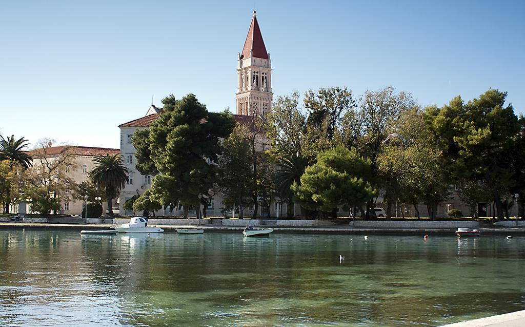 Rooms Livia Trogir Exterior foto